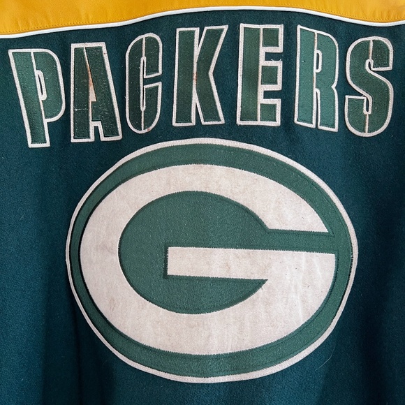 Green Bay Packers Bomber Jacket with leather sleeves, shoulders, trim. - Picture 6 of 10